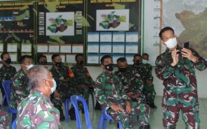 Dandim Sarko Ajarkan Babinsa Penggunaan Aplikasi Silacak