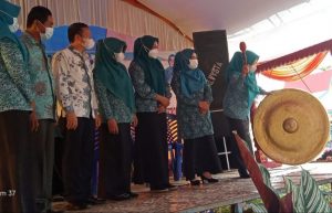 Didampingi Hj Nurhaida, Hj Hesty Launching Keluarga ST2B
