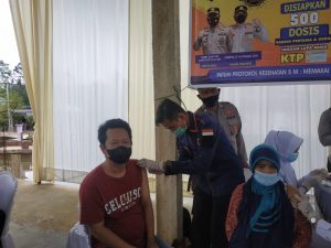 Vaksinasi Massal oleh Anggota Polri di Bungo Lampaui Target Dosis