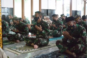 Prajurit dan PNS Kodam II/Swj Gelar Do’a Bersama Peringati HUT Ke-76 TNI