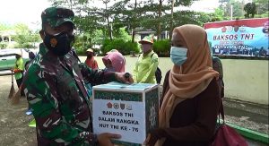 Sambut HUT ke 76 TNI, Kodim Sarko Bagikan Sembako