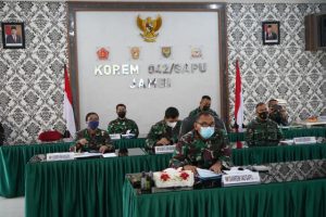 Danrem 042/Gapu Ikuti Vicon Dengan Kasum TNI Bahas Pencapaian Dosis Vaksinasi
