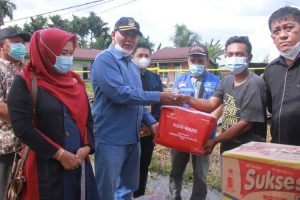 Pasca Kebakaran di Sungainibung Hairan Langsung Kelokasi Berikan Sejumlah Bantuan