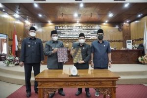 Ketua DPRD Abdullah Pimpin Paripurna IV Pengambilan Keputusan 8 Raperda