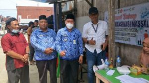 Camat Masuk Gang Ajak Warga Vaksinasi