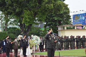 Danrem 042/Gapu Pimpin Upacara Ziarah Nasional Hari Pahlawan di  TMP Satria Bhakti