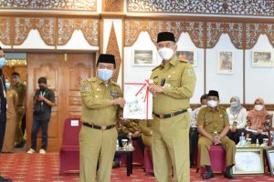 Al Haris Serahkan DIPA dan TKDD TA 2022, Alokasi Anggaran 2022 Fokus Lanjutkan Pengendalian Covid-19