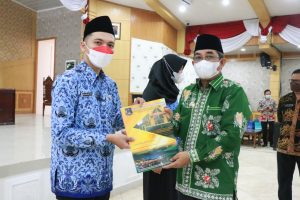 Bupati Serahkan SK PNS di Lingkup Pemkab Tanjab Barat Formasi Tahun 2019