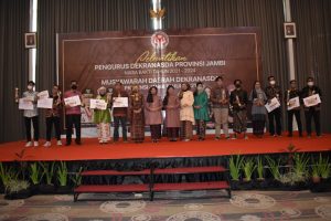 Ketua Persit KCK Koorcab Rem 042 Hadiri Pelantikan Pengurus Dekranasda Provinsi Jambi