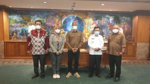 Tale Naek Joi Menjemput Pin Emas