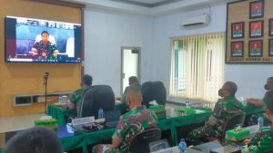 Danrem 042/Gapu Mengikuti Rakor Verifikasi Data PPKM dan Vaksinasi Bersama Panglima TNI Melalui Vicon