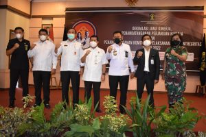 Kasiren Korem 042/Gapu Hadiri Penandatanganan Komitmen Pelaksanaan Pembangunan ZI Tahun 2022