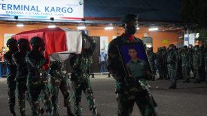 Praka Anumerta Tuppal Tiba Di Jambi Disambut Upacara Kemiliteran