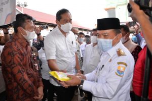 Al Haris Dampingi Menteri Perdagangan Tinjau Pasar Angso Duo