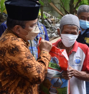 Wakil Wali Kota Jambi Kunjungi Rumah Warga Tertimpa Pohon