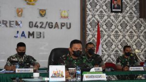 Terkait Pencapaian Vaksin, Danrem Gapu Ikuti Zoom Meeting Bersama Panglima TNI