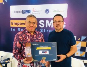 JNE Meraih Penghargaan “Brand Pemberdaya UKM” Kategori Ekspedisi Logistik