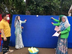 Tingkatkan Potensi Diri, Wanita HWSB Gelar Lomba Merangkai Bunga di Papan Karangan