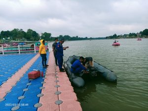 Ditpolairud Polda Jambi Siagakan Rubber Boat disekitar Tempat Wisata Danau Sipin