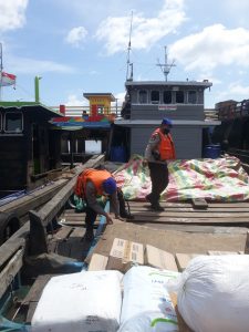 Mendadak, Satpolairud Polres Tanjab Barat Periksa Kapal di Pelabuhan
