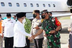 Danrem 042/Gapu Sambut Kedatangan Mantan Wapres Jusuf Kalla Di Jambi