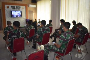 Kasiren Korem 042/Gapu Ikuti Rapat Kerja Pembangunan Zona Integritas TNI AD Tahun 2022 Melalui Vidcon