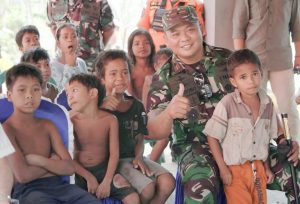 Danrem 042/Gapu Kunjungi Warga Suku Anak Dalam di Sungai Terap