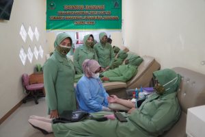 Peringati HUT Ke – 76, Persit Koorcab Rem 042 Gelar Baksos Donor Darah