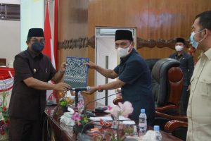 Bupati Tanjab Barat Sampaikan Nota Pengantar 3 Raperda