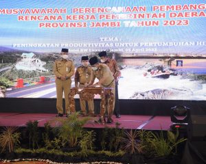 Mashuri Tandatangani Hasil Musrenbang Provinsi Jambi 2023