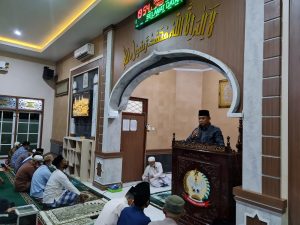 Shalat Tarawih Pertama di Masjid At Taqwa, Danrem 042/Gapu Ingatkan Jamaah tetap Patuhi Prokes