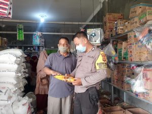 Pantau Ketersediaan Minyak Goreng, Polsek Pengabuan Lakukan Pengecekan ke Toko-Toko