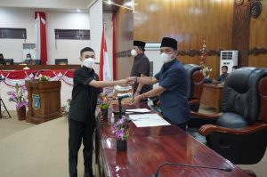 Fraksi PDI Perjuangan Satria Tubagus DPRD Tanjab Barat Menyetujui LKPJ Bupati TA. 2021
