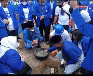 Bupati Muarojambi Bersama Ketua Umum Partai PAN Zulhas, Letakan Batu Pertama Pembangunan Rumah PAN