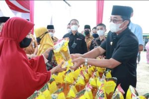 PT LPPPI dan PT WKS Gelar Bazar Minyak Goreng, Bupati Tanjab Barat beri Apresiasi