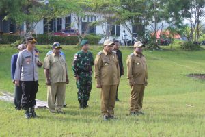 Satgas Yonif Raider 142/KJ Ikuti Apel Gabungan TNI/Polri dan ASN Jajaran Kabupaten Yalimo