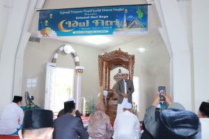 Bupati dan Wabup Tanjab Barat Sholat Id di Masjid Syaikh Utsman Tungkal