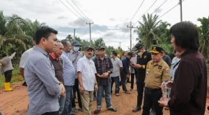Kadis PUPR Provinsi Jambi Dampingi Gubernur, Tinjau Jalan Siau Muarasabak