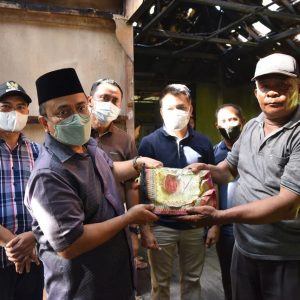 Wakil Wali Kota Jambi Serahkan Bantuan Tanggap Darurat Bencana Kebakaran