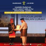 Hadiri Puncak Hari Adat Melayu Provinsi Jambi, Tholib Serahkan Sertifikat KIK