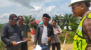 Ketua Komisi III DPRD Muarojambi Gusar, Sudah Tiga Minggu Teken Kontrak, Kontraktor belum Kerjakan Jalan Mekar Sari