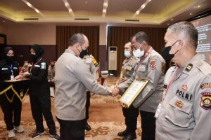 Humas Polres Tanjab Barat Terima Penghargaan Terbaik 2 Desiminasi Pemberitaan Positif dari Kapolda Jambi