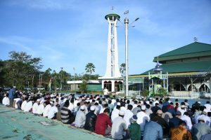 PT KPI RU Dumai Gelar Sholat Idul Adha dan Penyembelihan Hewan Kurban untuk Warga