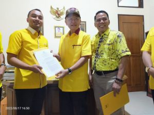 Khalis Mustiko Terima SK Sebagai Ketua DPD II Golkar Tebo di Momen HUT RI ke 77