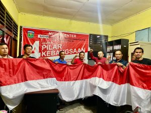 PWI Sungaipenuh Serahkan Merah Putih 20 Meter, Juga Siapkan 2.000 Bendera