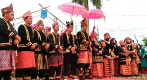 Wabup Merangin Resmi Tempati Rumah Dinas, Nilwan Yahya Dilepas dan Disambut Secara Adat
