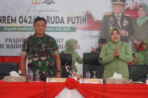 Kunjungi Mayonif R 142/KJ, Danrem 042/Gapu Ingatkan Prajurit dan Persit Agar Pandai Membawa Diri Dalam Pergaulan