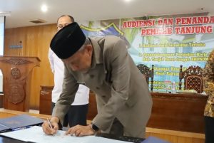 Sekda Tanjab Barat Lakukan Penandatanganan Kerja sama