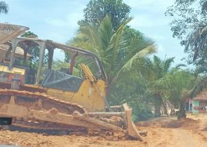 Meski Alat Berat Rusak, Pembangunan Jalan TMMD Tetap Dikerjakan Dengan Cara Manual