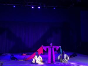 Kuau Gawe Gadis Pentas Apresiasi Tari ‘Bekarang’ di Taman Budaya Jambi